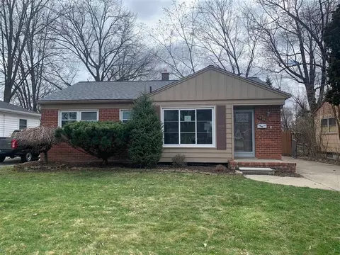 23020 Carolina St, Saint Clair Shores, MI 48080