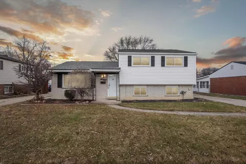 2333 Camel Dr, Sterling Heights, MI 48310