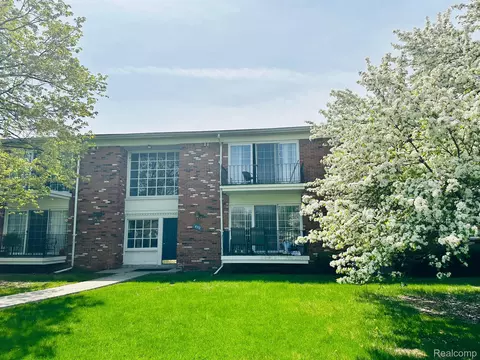 490 Fox Hills Dr N #8, Bloomfield Township, MI 48304