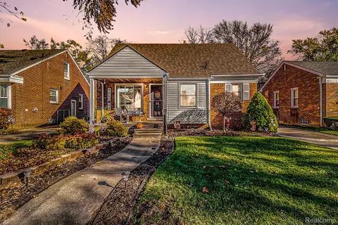 9970 Berwyn, Redford, MI 48239
