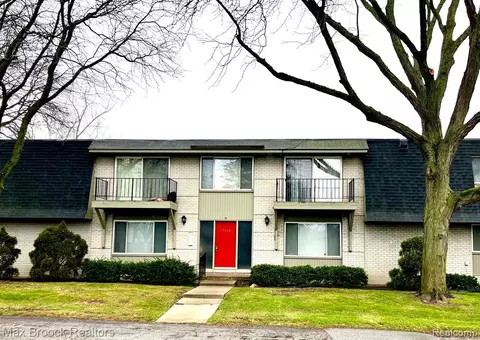 19820 12 Mile Rd W #22, Southfield, MI 48076