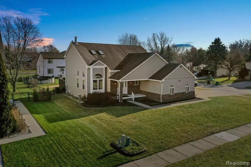 7247 Fay Dr, Belleville, MI 48111 31 Photos Movoto