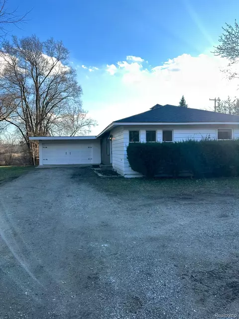 8132 E Lippincott Blvd, Davison, MI 48423