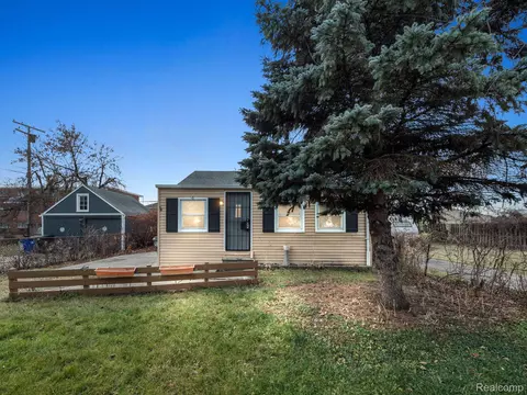 5057 Anatole St, Grosse Pointe, MI 48236