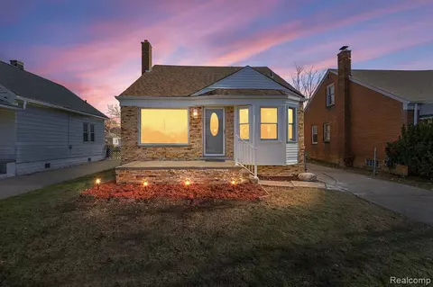 7774 Warwick St, Detroit, MI 48228