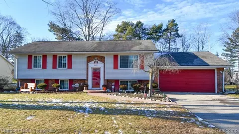 2476 Browning Dr, Lake Orion, MI 48360