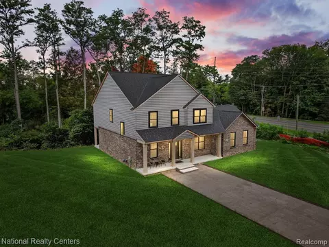 24190 Trafalgar Ct, Novi, MI 48374