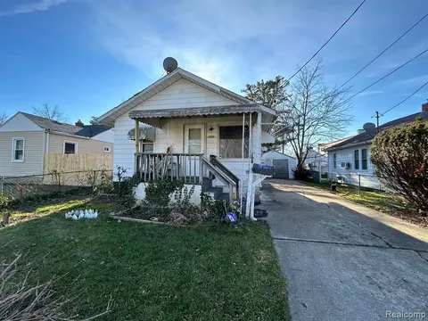 2909 Gibson St, Flint, MI 48503 photo 1