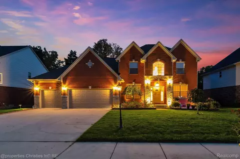 2118 Chaps, Troy, MI 48085