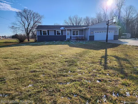 1328 E Hurd Rd, Thetford, MI 48420