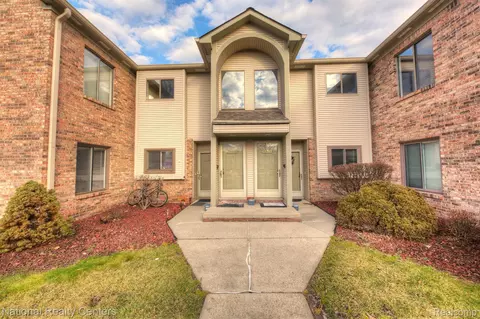 42744 Lilley Pointe Dr 18 Dr, Canton, MI 48187