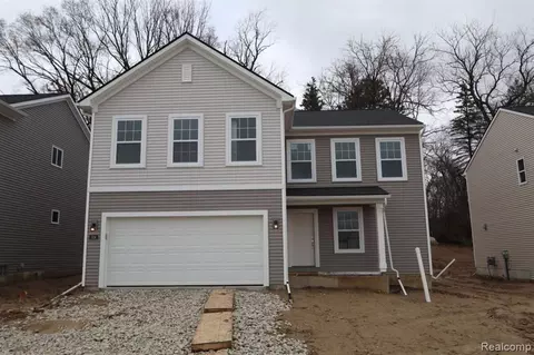504 Lake Village Ave, Waterford, MI 48328