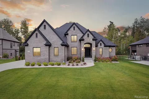 52870 Forest Grv, Shelby Township, MI 48315