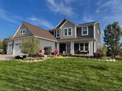 1129 Riverstone Cir, Milford, MI 48381