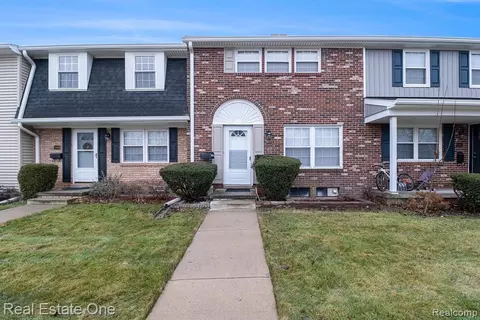 19606 Aqueduct Ct, Northville, MI 48167