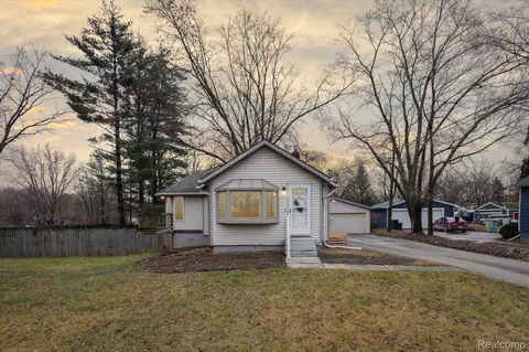 3115 Devondale Rd, Rochester Hills, MI 48309 photo 1