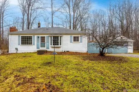 5275 Sherwood Rd, Brandon, MI 48371