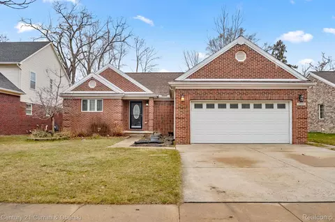 37454 Eagle Dr, Livonia, MI 48150