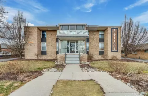 4312 W 13 Mile Rd, Royal Oak, MI 48073