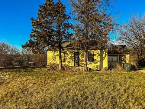 1069 Brown Rd, Lake Orion, MI 48359