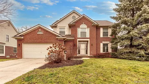 8692 Golf Lane Dr, Commerce Twp, MI 48382