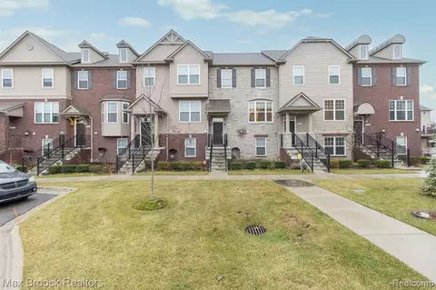 2944 Glenbar Cir #85, Rochester, MI 48307