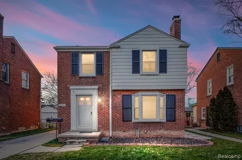 19291 Linville St, Grosse Pointe Woods, MI 48236
