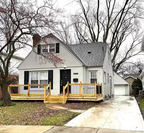 10057 Hart Ave, Huntington Woods, MI 48070