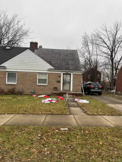 21620 Moross Rd, Grosse Pointe, MI 48236