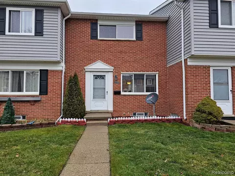 3177 Bookham Cir, Auburn Hills, MI 48326