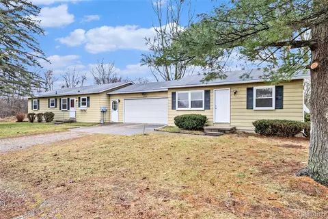 12265 Barnes Rd, Burns, MI 48418