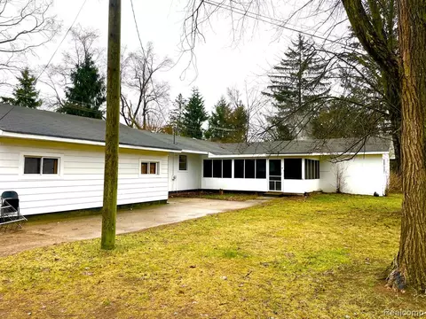 4070 Maybee Rd, Lake Orion, MI 48359