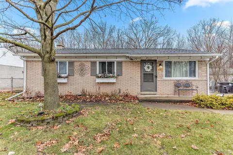 15342 Hampden St, Taylor, MI 48180