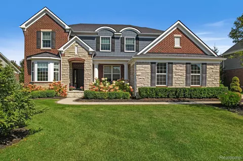 22742 Country Club Dr, Lyon, MI 48178