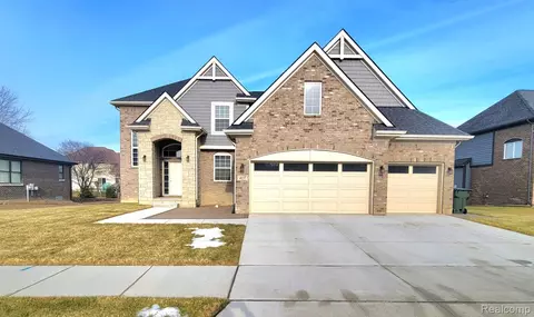 4137 Spring Meadows Dr, Sterling Heights, MI 48314