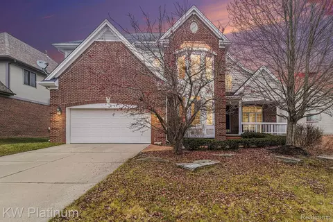 1215 Putnam Cir, Rochester, MI 48307