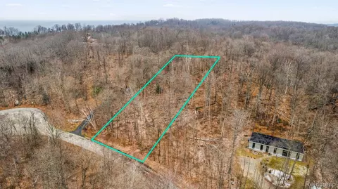 5141 E Valley Ln, Leland, MI 49654