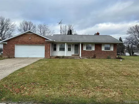 1396 Knollridge Ln, Flint, MI 48507