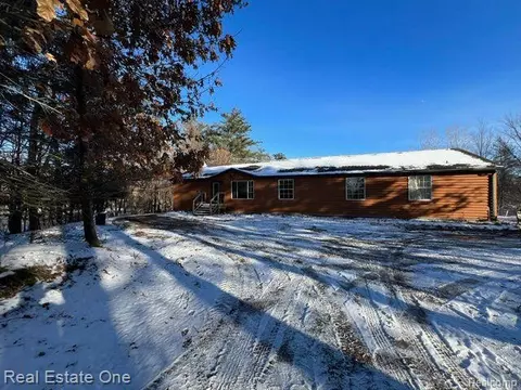 5242 Hillsboro Rd, Davisburg, MI 48350