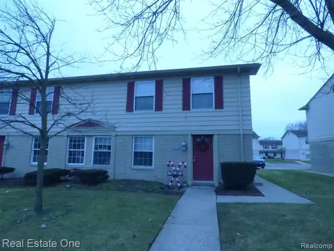 108 Princeton Dr, South Lyon, MI 48178