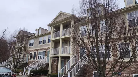148 Saber Way #6, Lake Orion, MI 48362