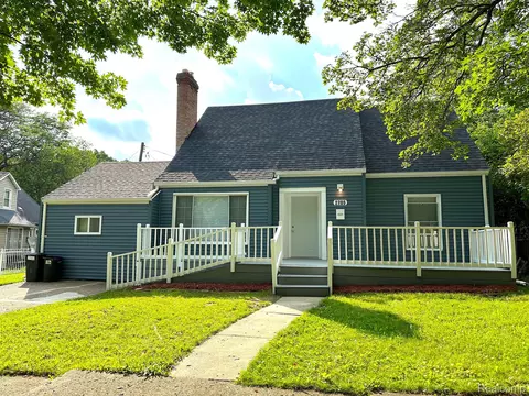 2705 Thomas St, Flint, MI 48504