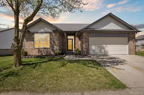 24546 Jason Dr, Brownstown, MI 48134