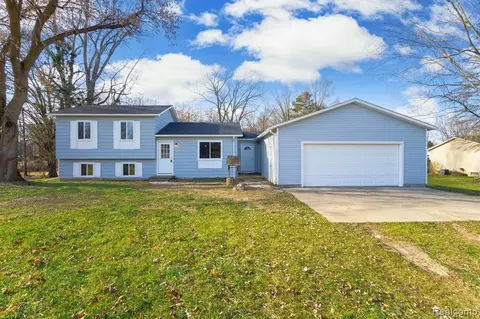2515 Lisa Dr, Columbiaville, MI 48421