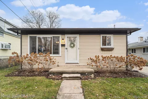 125 S Washington Ave, Clawson, MI 48017