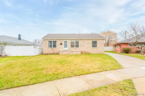 29617 Winter Ct, Garden City, MI 48135