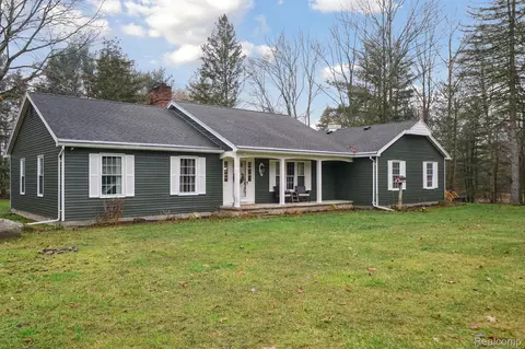 4186 Brandon Dr, Oceola, MI 48843