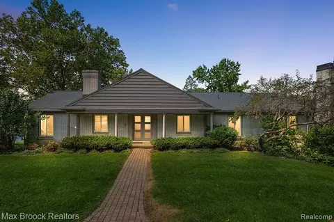 6794 Valley Spring Rd, Bloomfield Hills, MI 48301