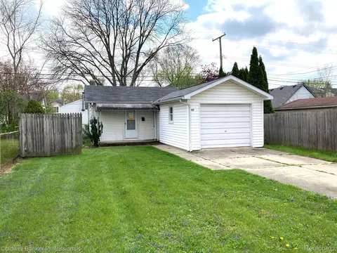 317 Tecumseh St, Clawson, MI 48017