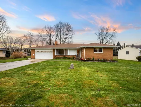 195 Hiram St, Orion, MI 48360